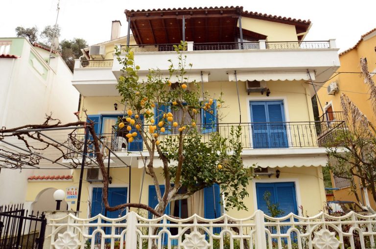 Vila Janis, Parga