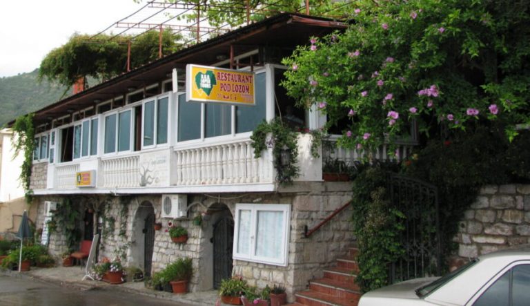Apartmani pod lozom – Petrovac